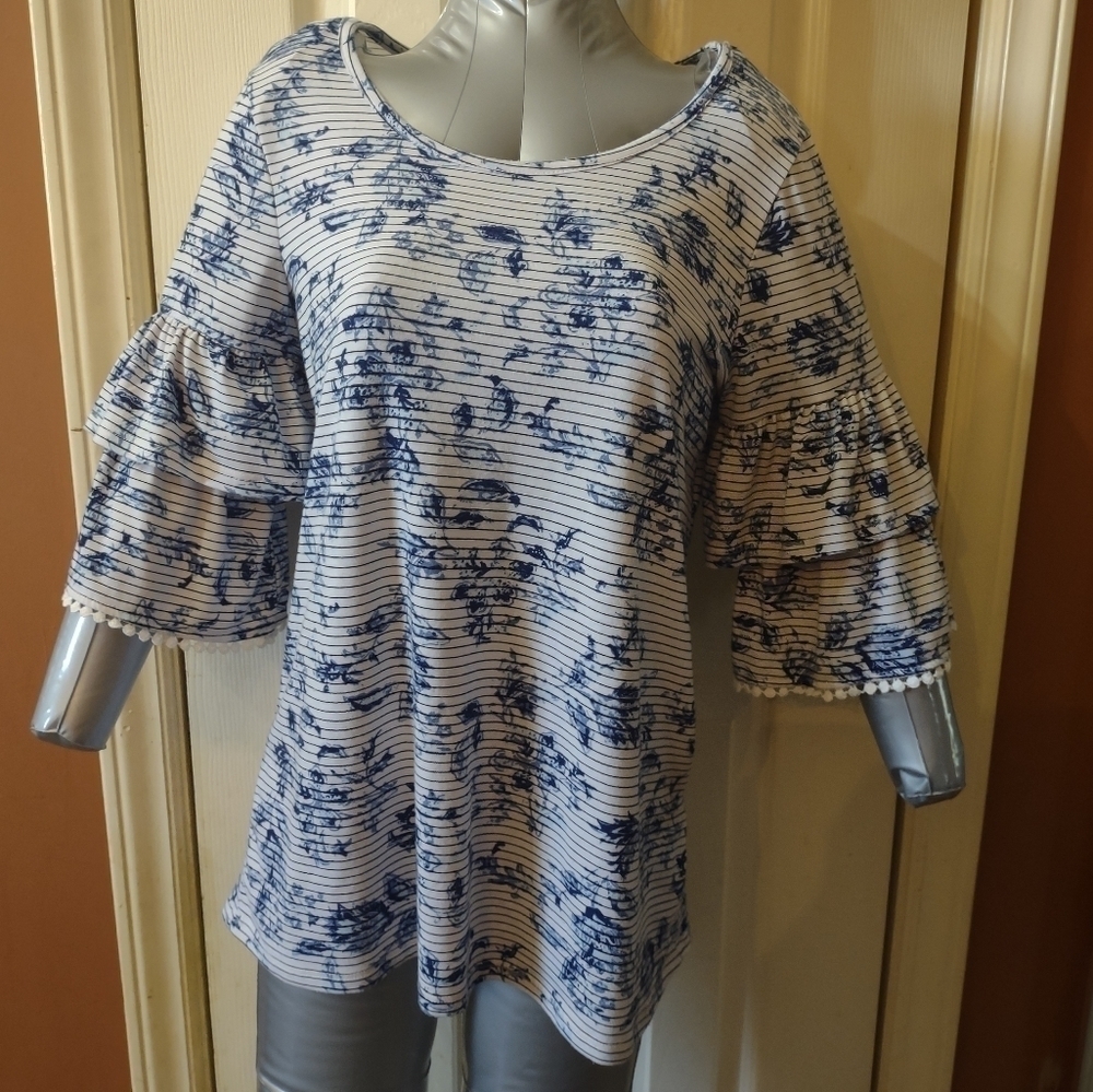 Absolutely Famous Blue woman's long sleeve ruffle floral blouse Size Small